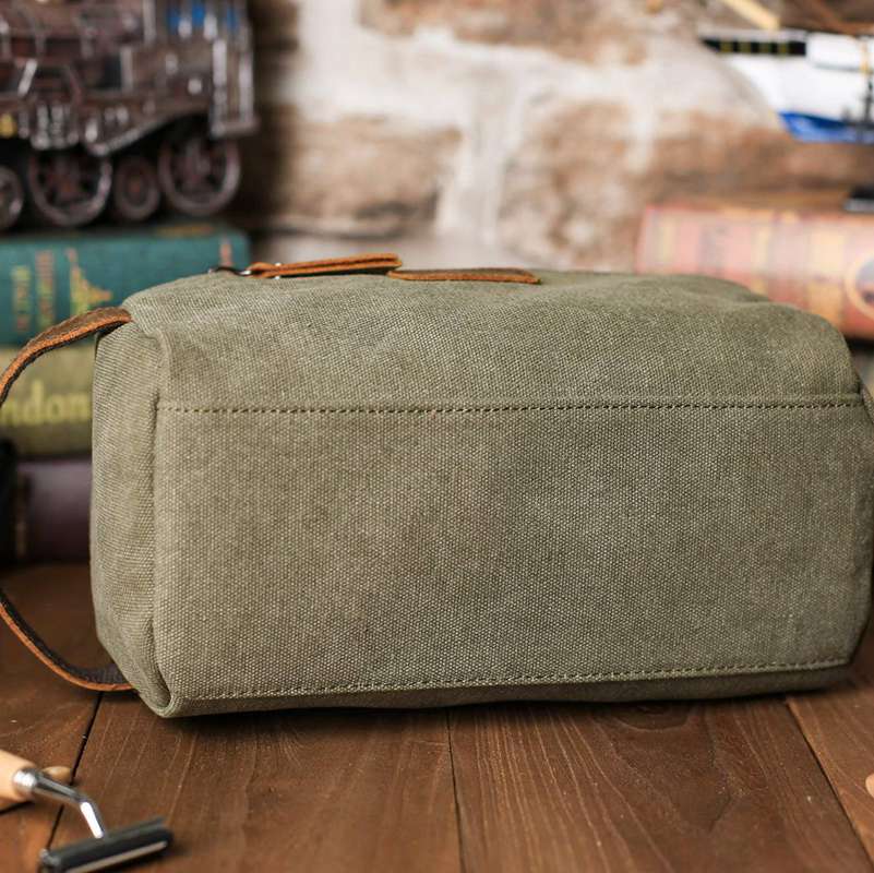 Personalized Groomsmen Gift, Dopp Kit Bag Customized Canvas Toiletry Bag Make Up Bag Monogram Mens Toiletry Bag - icambag