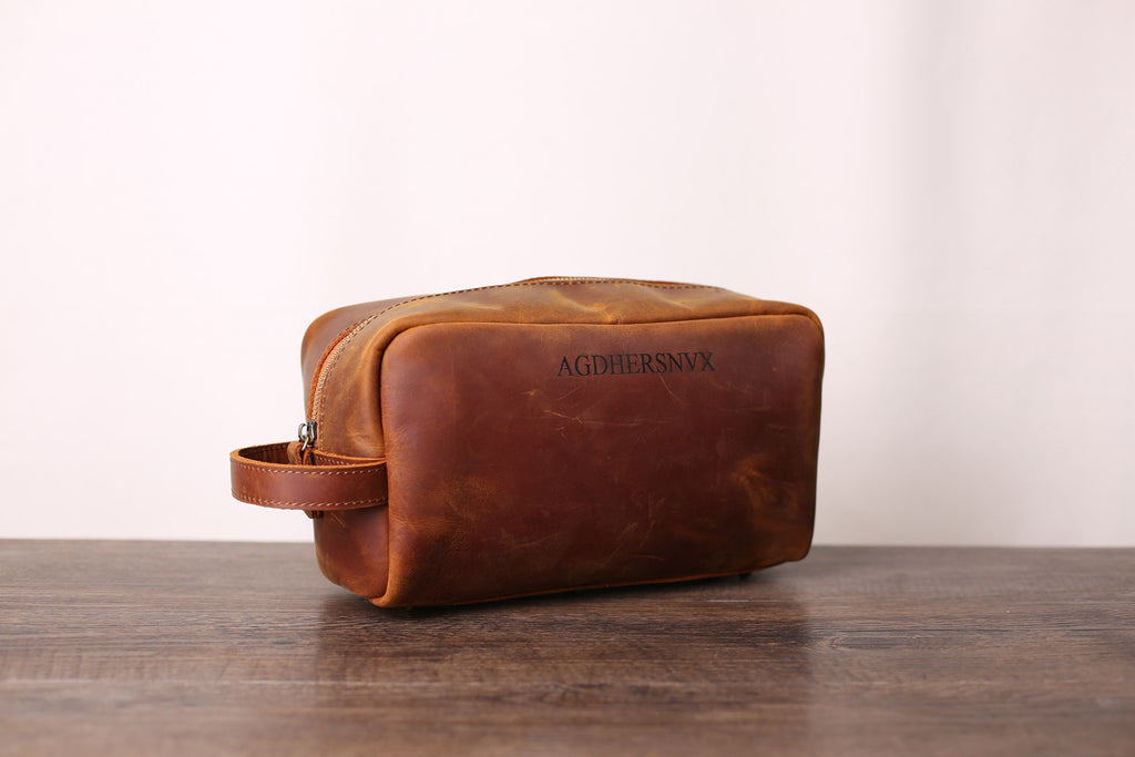 AGDHERSNVX Groomsmen Gift, Personalized Leather Toiletry Bag for Groomsmen, Wedding Gift, Custom Leather Dopp Kit with Monogram, Groomsman Gift - urweddinggifts