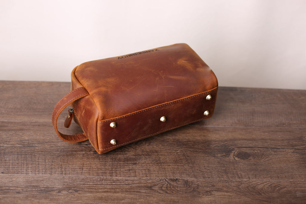 AGDHERSNVX Groomsmen Gift, Personalized Leather Toiletry Bag for Groomsmen, Wedding Gift, Custom Leather Dopp Kit with Monogram, Groomsman Gift - urweddinggifts