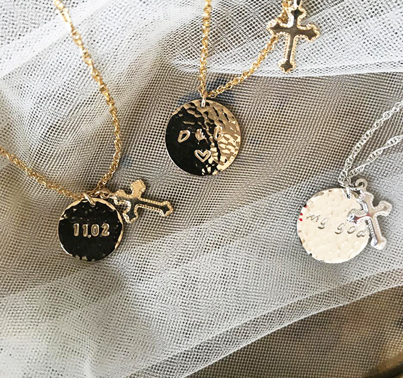 Customized Monogram Pendant Necklace, Personalized Engraved Jewelry Initial  Circle Charm Necklace, Bridesmaid Gifts, Best Friend, Sister Necklace