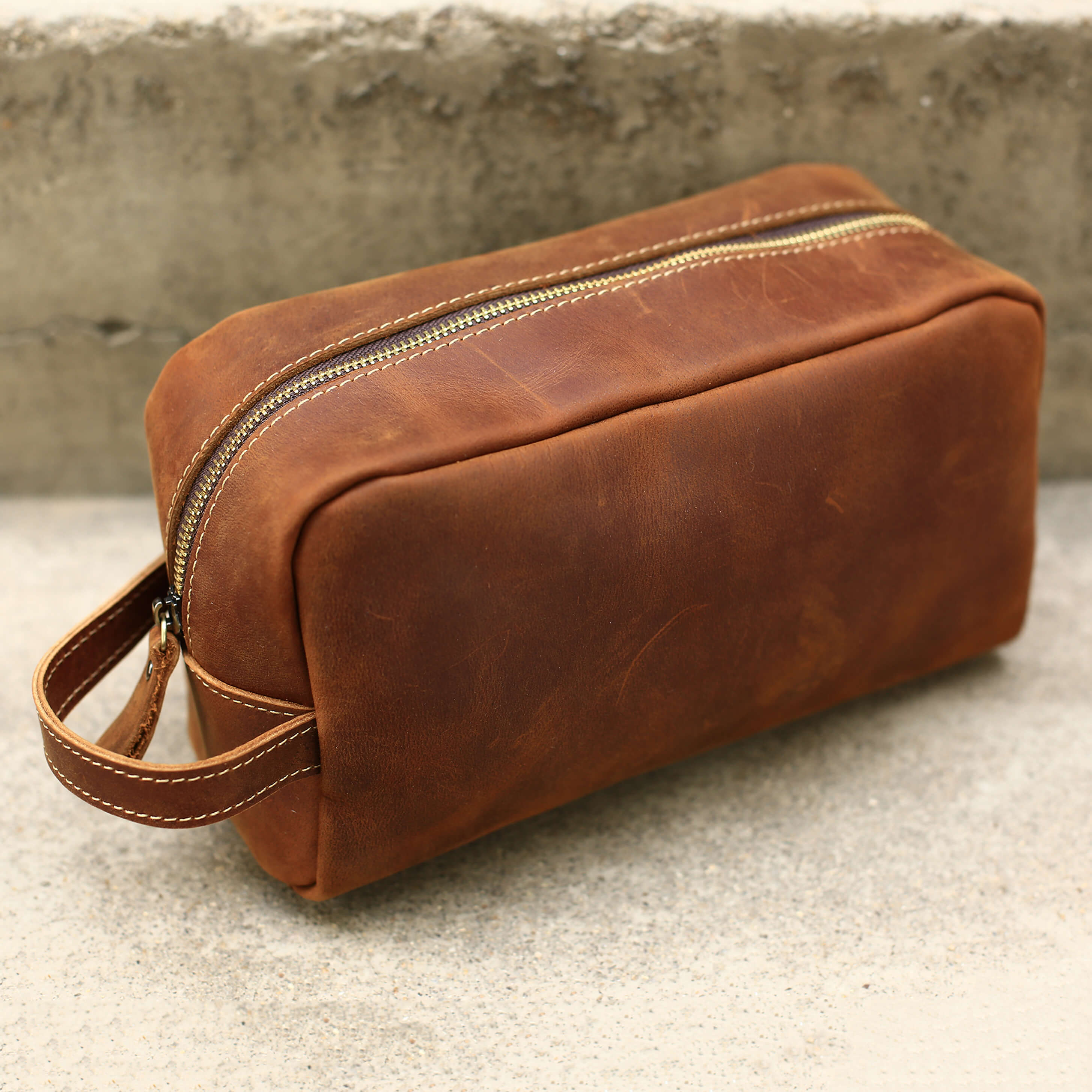 Personalized Groomsmen Gift, Cusotm Leather Toiletry Bag, Leather Dopp Kit,  Men's Shaving Kit